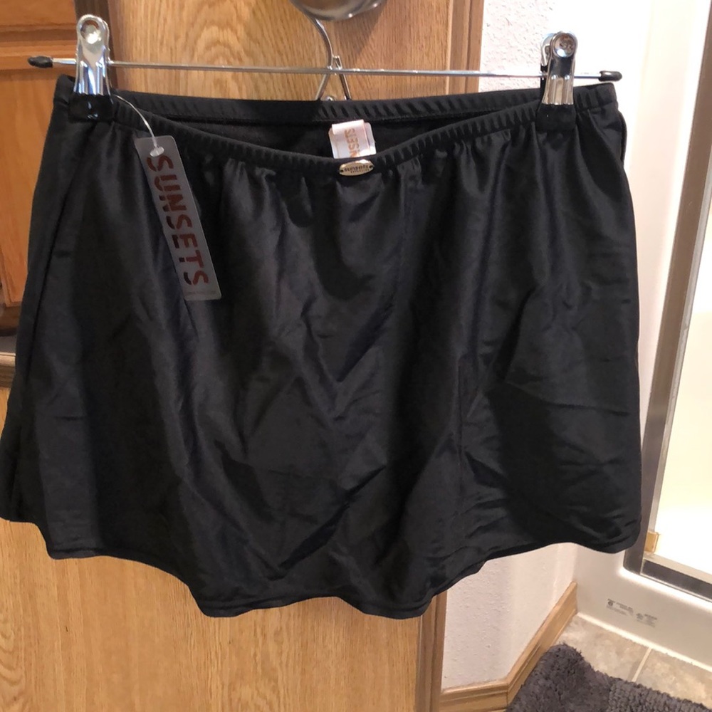 NWT sunset swim skirt - Picture 2 of 4